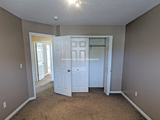 Building Photo - 4-Bed, 3.5 Bath Home with Scenic Views in South Ogden