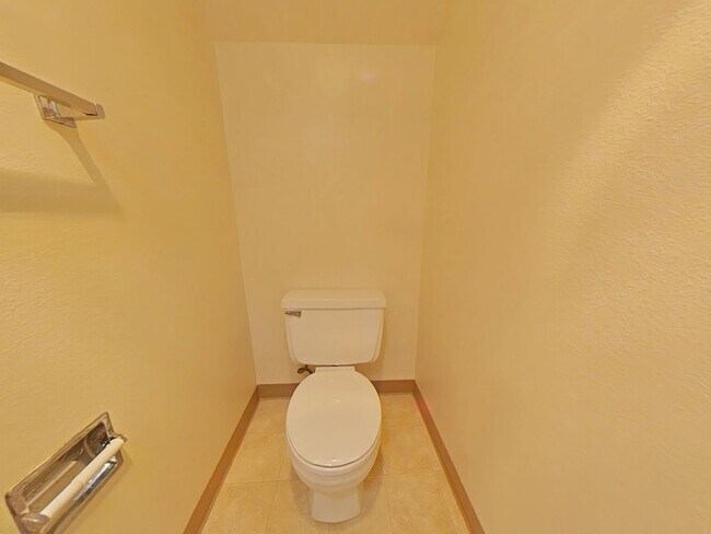 Building Photo - 2 Bedroom Duplex ~ Close to 9th Street ~ S...