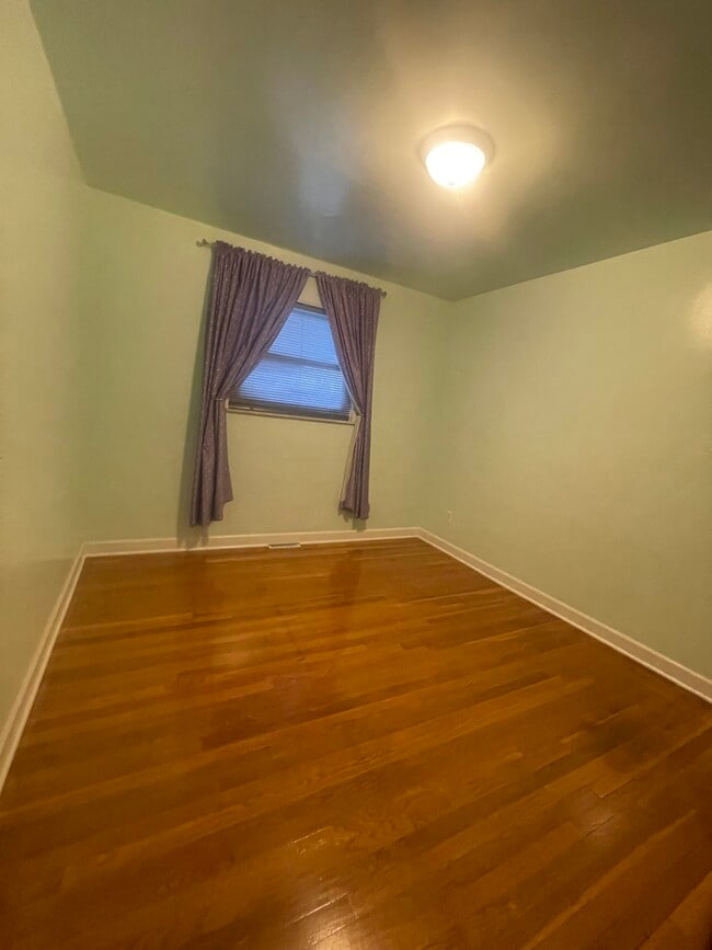 Building Photo - 2832 Longfield Rd