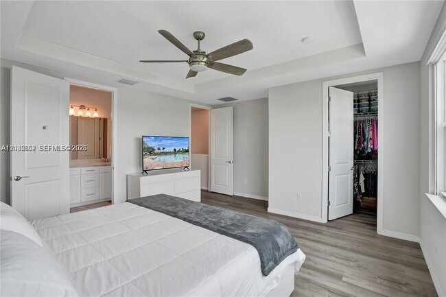 Building Photo - 5140 Eucalyptus Dr