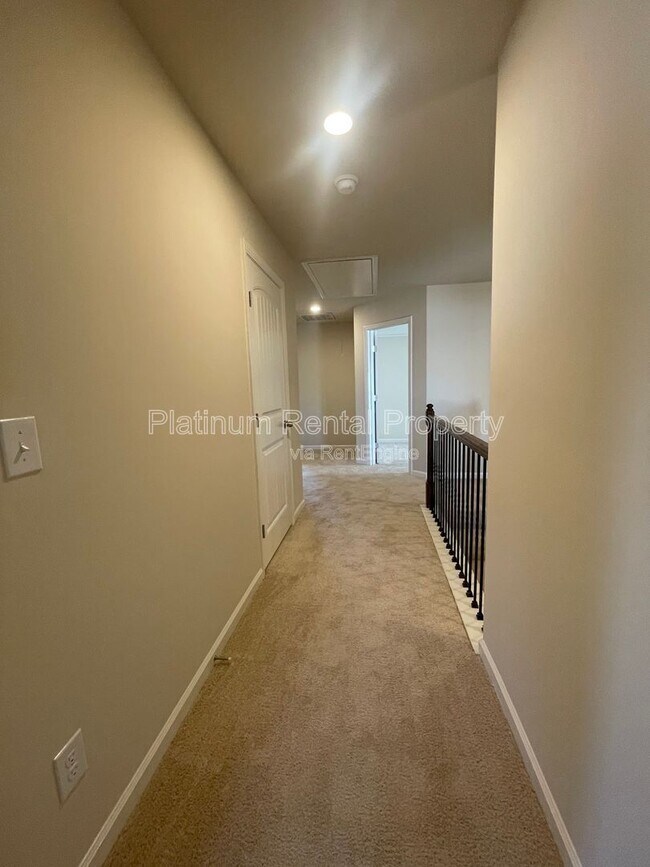 Building Photo - 4425 Huron Dr