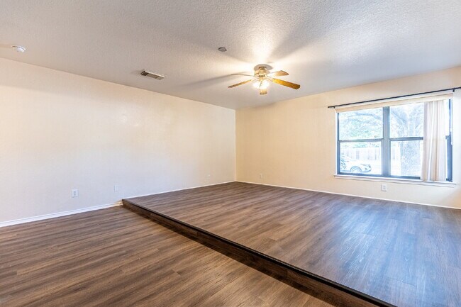 Building Photo - 7910 Lattimer Pond