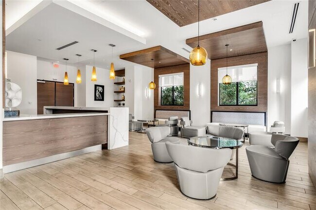 Building Photo - 999 SW 1st Ave