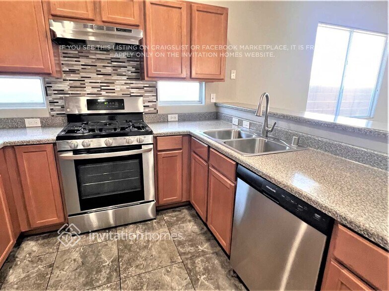 Building Photo - 708 Emerald Idol Pl