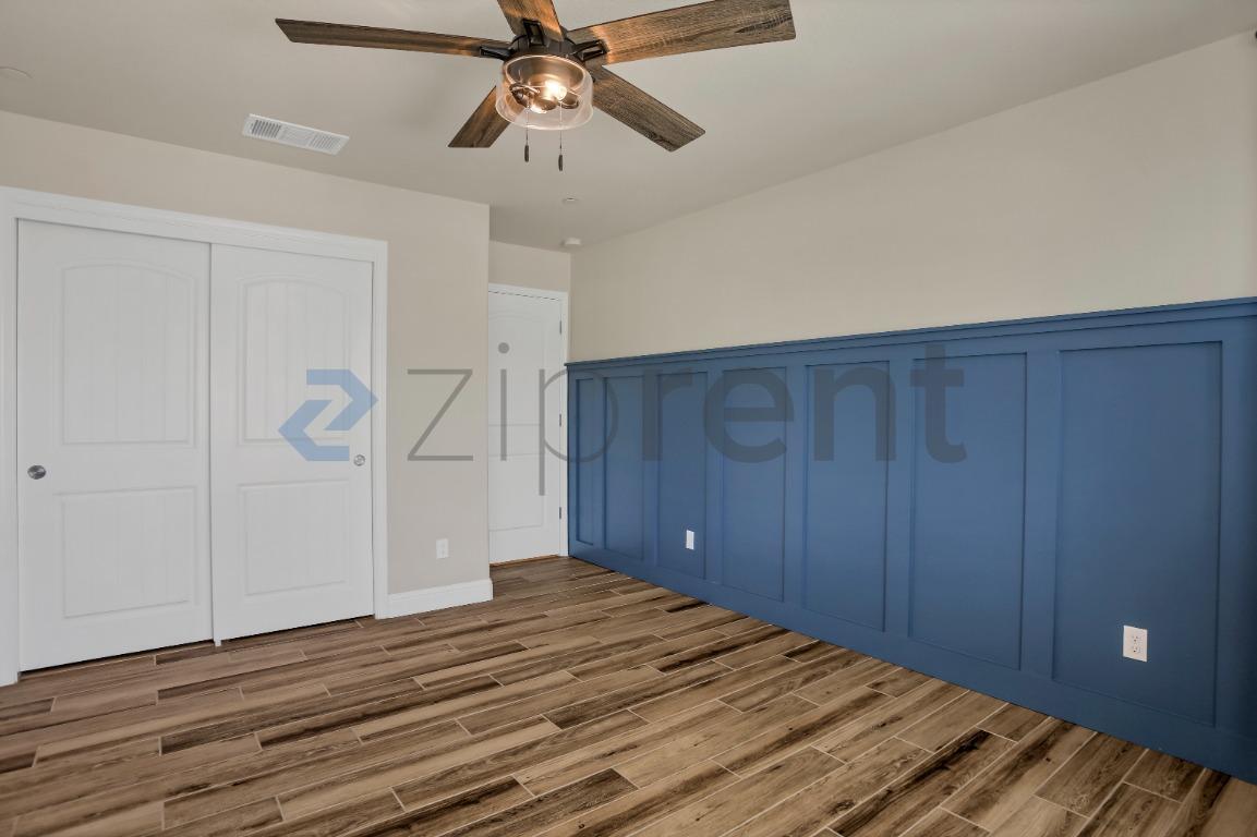 Building Photo - Unit
