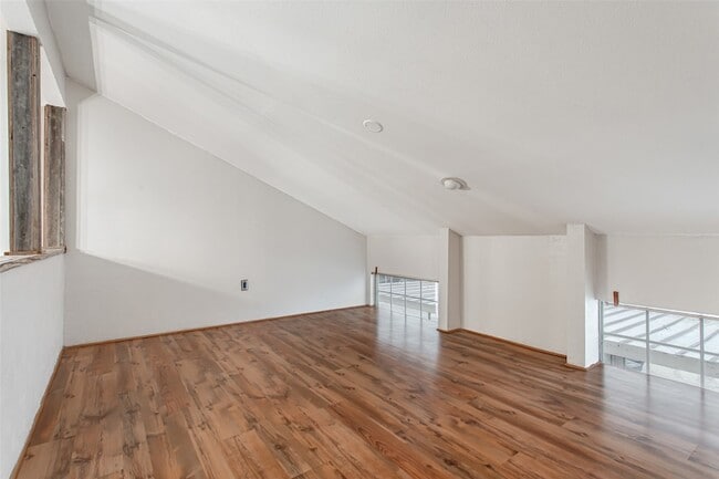 Building Photo - 13109 Burninglog Ln