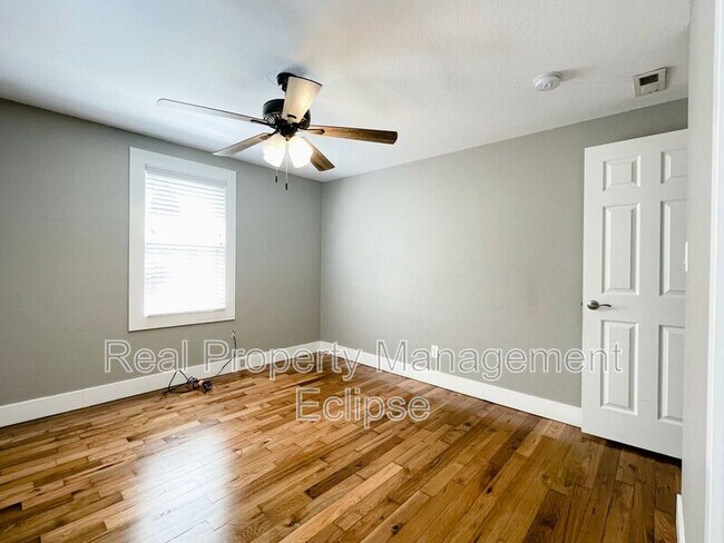Building Photo - 6908 S 115th St