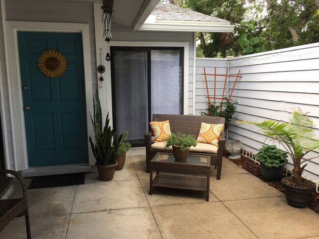 Private courtyard - 7 Fountain of Youth Blvd