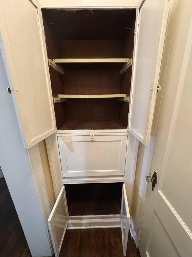 Building Photo - 111 E Screven St