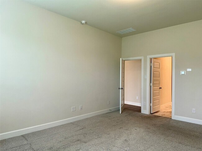 Building Photo - 1804 Welker Dr