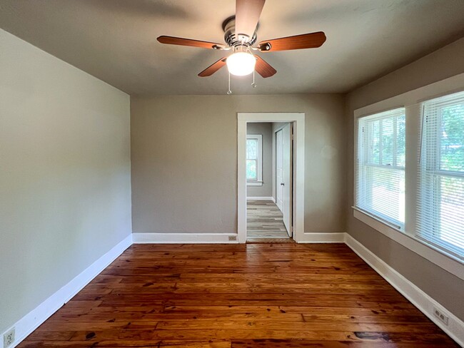 Building Photo - PET FRIENDLY Recently Updated 4-Bedroom, 3...