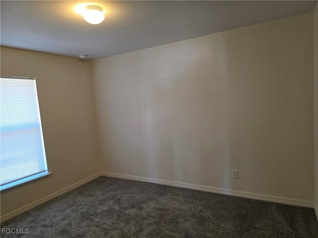 Building Photo - 5010 Dolphin Ct