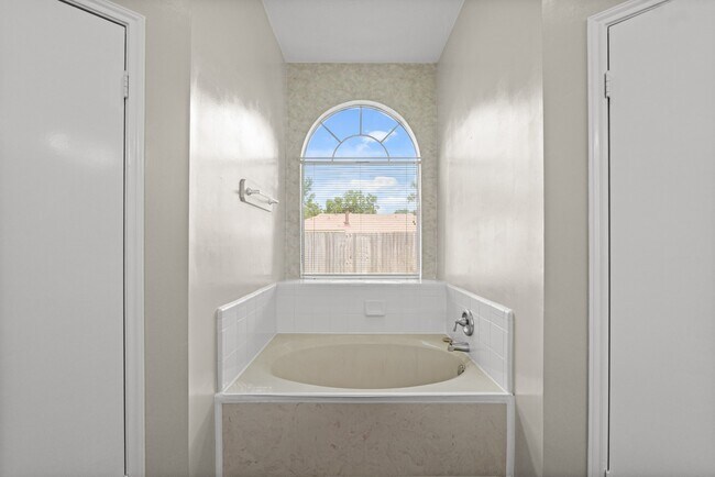 Building Photo - 3651 Woodlace Dr