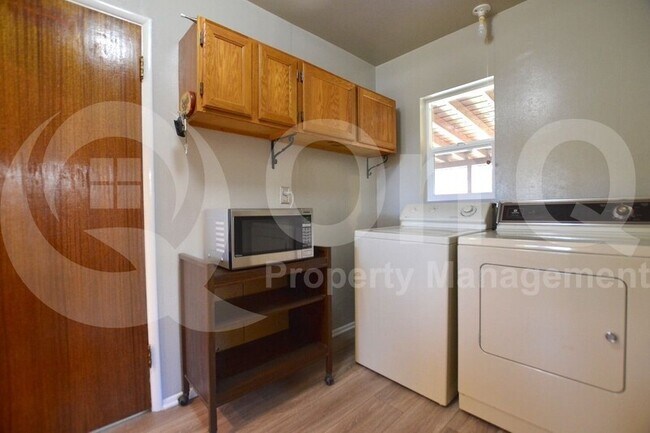 Building Photo - 1930 E Solano Dr