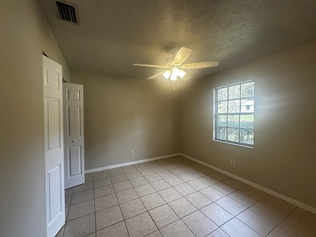 Building Photo - 3764 SE 67th Pl