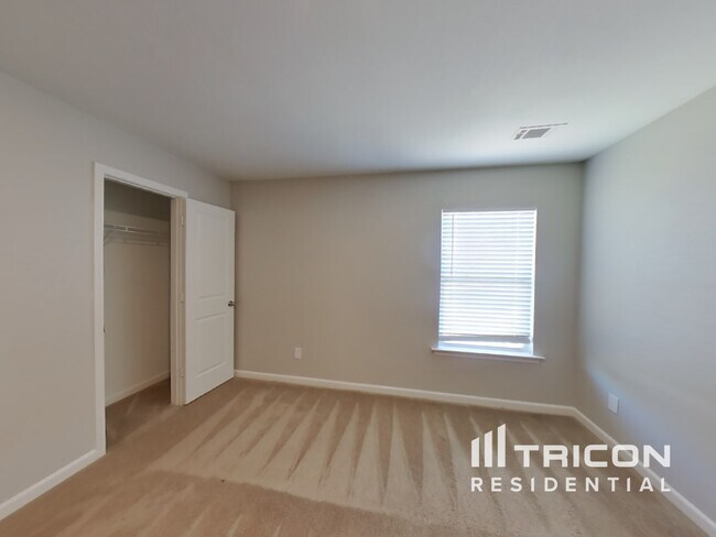 Building Photo - 517 Moline Wy