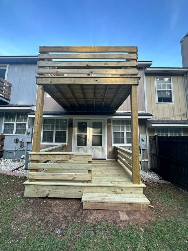 Building Photo - Briarwood West!!!