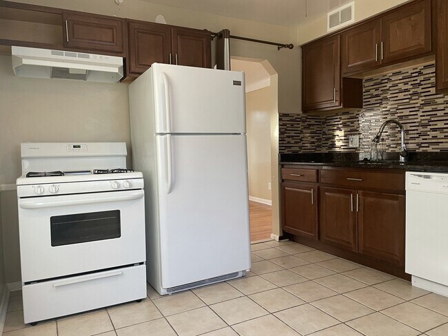 Building Photo - 6904 Norborne Ave