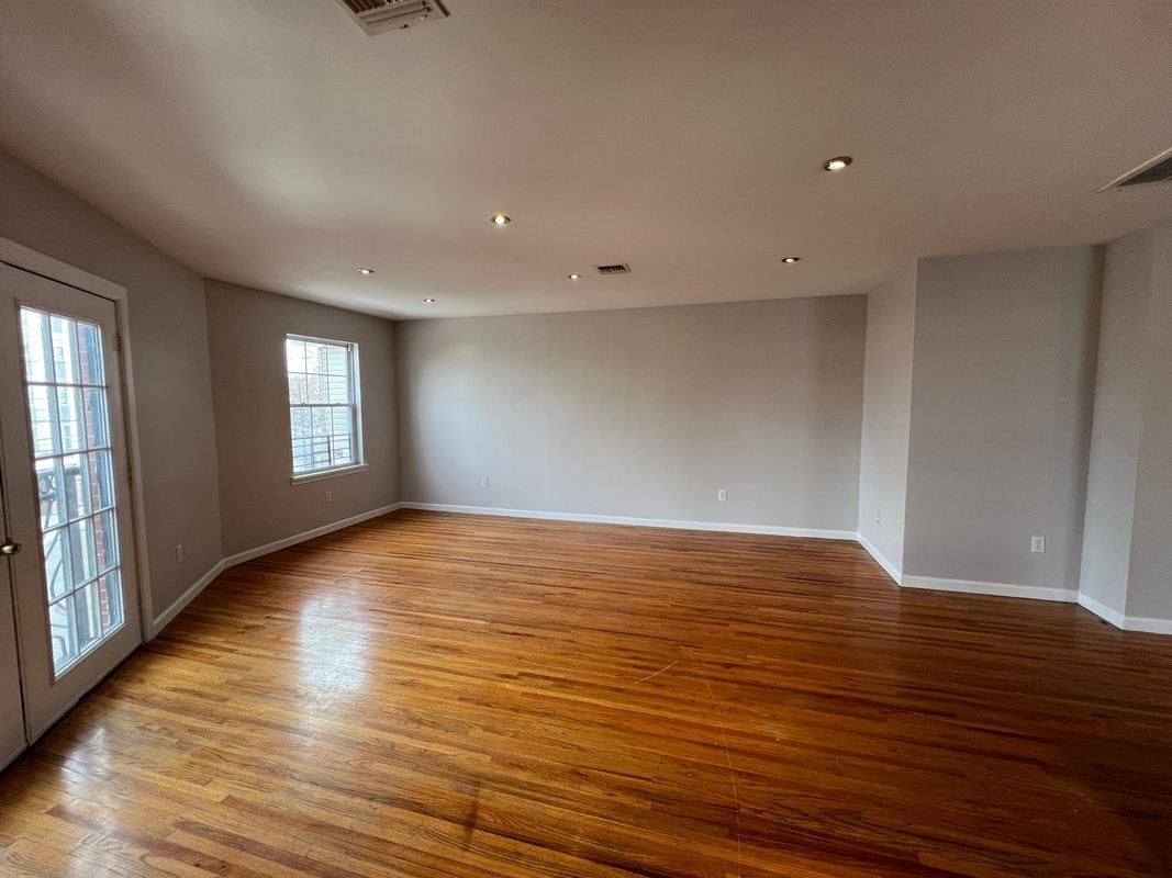 Building Photo - 33 McAdoo Ave