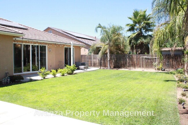 Building Photo - Home for Rent 4 Bed/2.5 Bath - 2,400 Sq Ft. Rent: $3,395/month Security Deposit: $3,495 Clovis Ea...