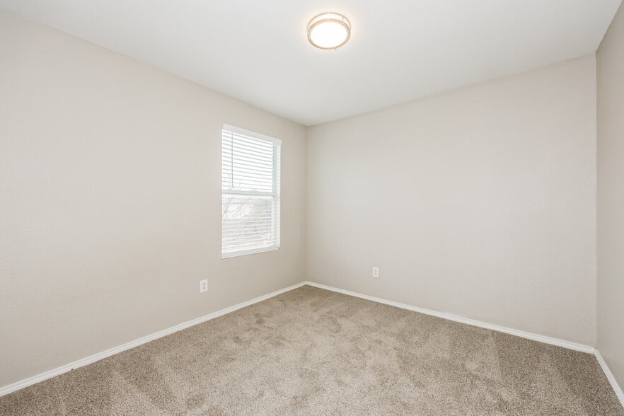 Building Photo - 6945 Meadow Way Ln