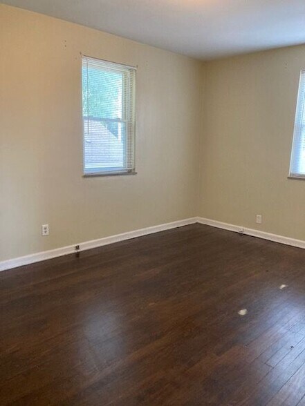 Building Photo - 318 W Xenia Dr