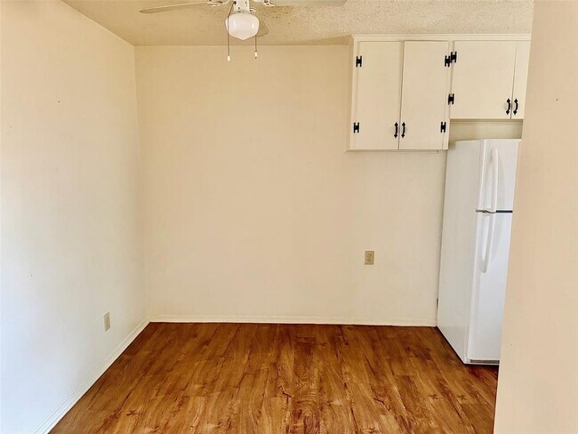 Building Photo - 2411 S 5th St