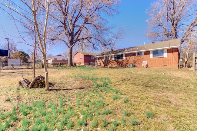 Building Photo - Gorgeous Midtown 3 Bedroom Remodel!