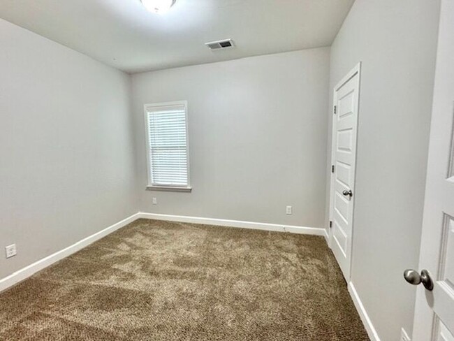 Building Photo - Now Leasing a 4-Bedroom 3 Bath Home In Som...