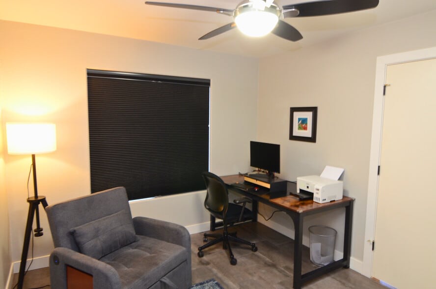 Building Photo - 1671 E Redfield Rd