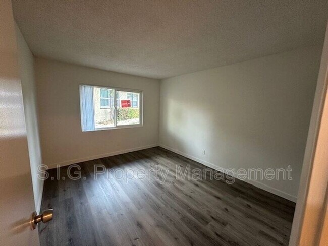 Building Photo - 10560 Sherman Grove