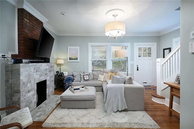 Building Photo - Mesta Park Duplex