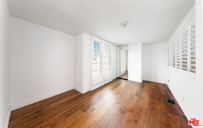 Building Photo - 2333 Oak St