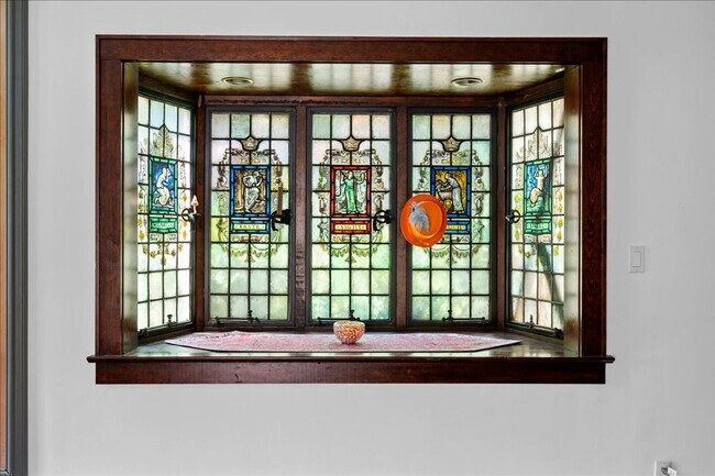 Building Photo - Stunning Updated Home with Private Pond Views in Chappaqua