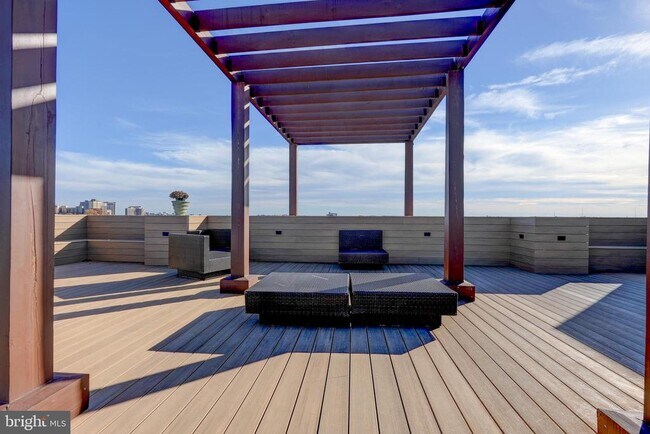 Building Photo - 1900 Lyttonsville Rd