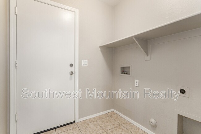 Building Photo - 1098 W Oak Tree Ln