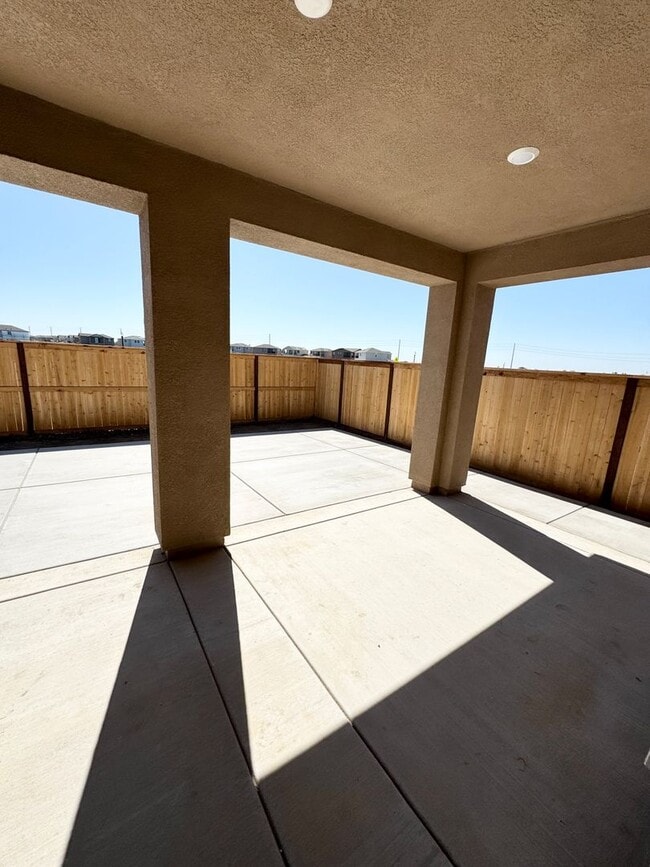 Building Photo - 5372 Island Yacht Wy