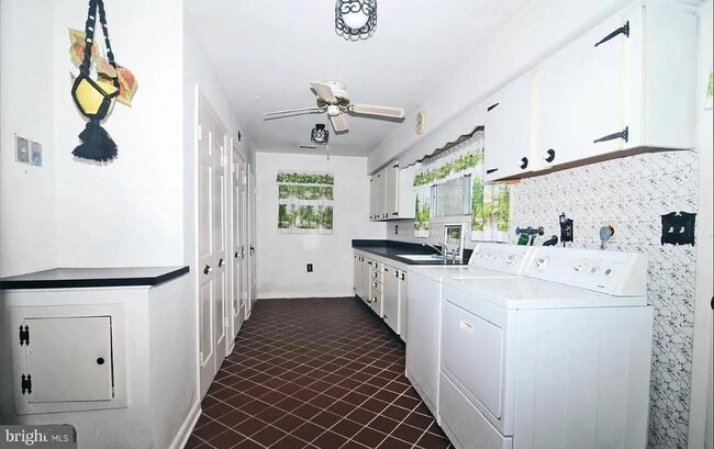 Building Photo - 205 Old Magothy Bridge Rd