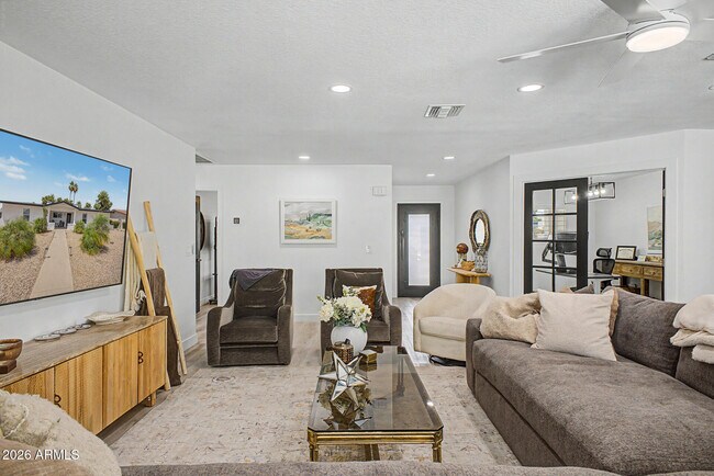 Building Photo - 5140 E Poinsettia Dr
