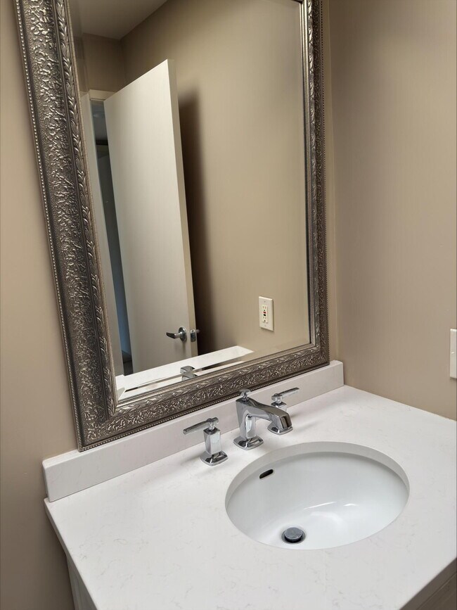 Building Photo - 44299 Capri Ct