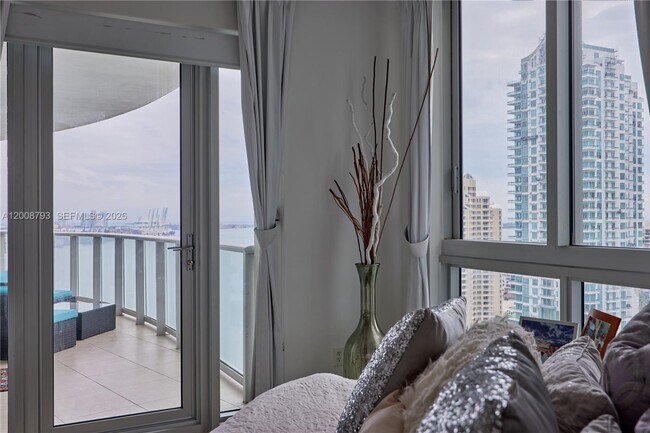 Building Photo - 300 S Biscayne Blvd