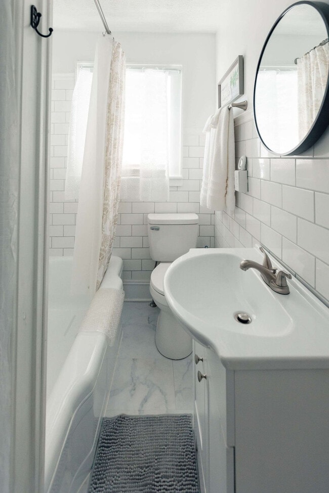 Building Photo - 145 Midway St