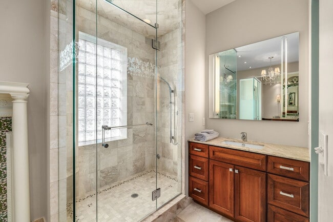 Building Photo - 5135 Ellsworth Ave