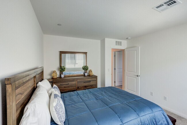 Building Photo - Modern Comfort in Las Vegas: 3-Bedroom Gem with Pool Access