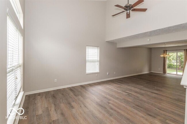 Building Photo - 10686 Trailwood Dr