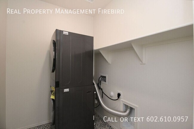 Building Photo - 3037 W la Mirada Dr