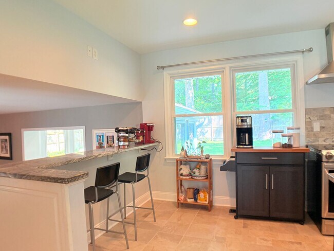 Building Photo - Large fenced in yard and Sun room!