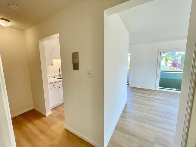 Building Photo - Potrero Hill 1 BR/1BA -  Parking, Laundry,...