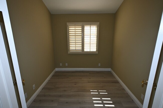 Building Photo - Beautiful Mission Viejo 5 bedroom 2.5 bathroom plus den home