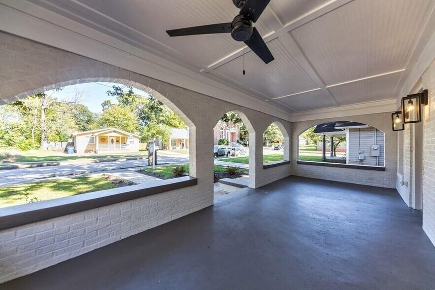 Building Photo - 728 Pearce St SW